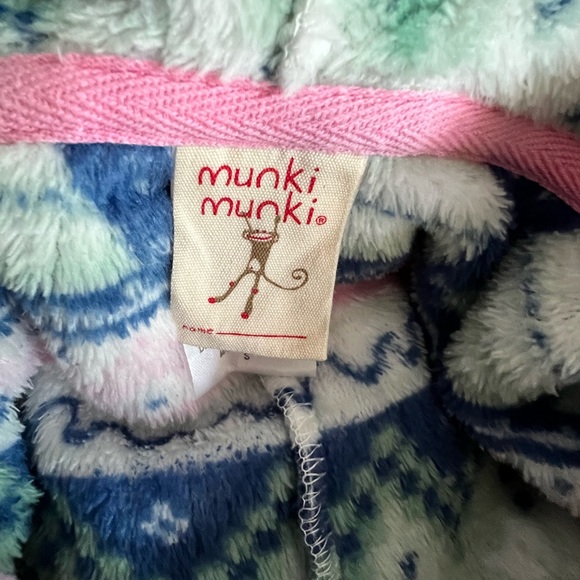 One piece Pajamas Size Small - Picture 2 of 10